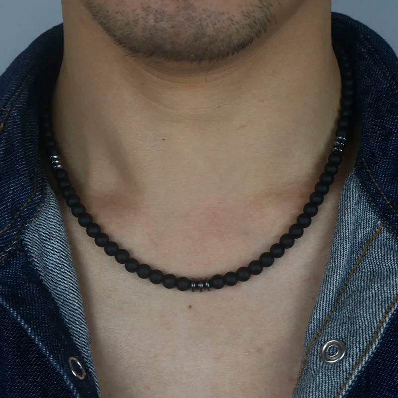 Collar Clásico de Cuentas de Piedra Volcánica